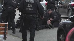 EURO2024　ドイツ・ハンブルグ　試合直前に男暴れ警察が銃撃| TBS CROSS DIG with Bloomberg