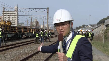 北海道新幹線で使用する長さ150メートルのレール28本在来線で輸送