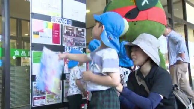 「私も変な電話かかってくるかも…」 愛媛県で相次ぐ特殊詐欺被害 防止のため市内スーパーで園児らが呼びかけ|TBS NEWS DIG