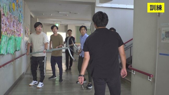 不審者が授業中に学校内に侵入した想定　さすまたで追い込む　支援学校で対応訓練　山梨|TBS NEWS DIG
