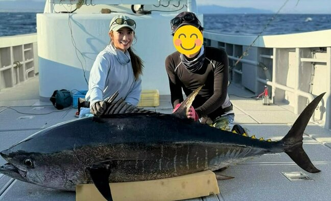 【 片原恵麻 】 「念願の大間でクロマグロ!!」　100キロ超えの巨大マグロ　「チームで何とか1本ゲット」　感動を報告　豪華マグロ料理も堪能|TBS NEWS DIG