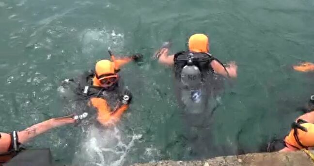 「めちゃめちゃきつかった」海で20kgの装備 フィンを外して泳ぐ潜水士の過酷訓練|TBS NEWS DIG