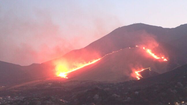 扇山火まつり 炎と花火が泉都の春の夜空彩る 大分・別府|TBS NEWS DIG