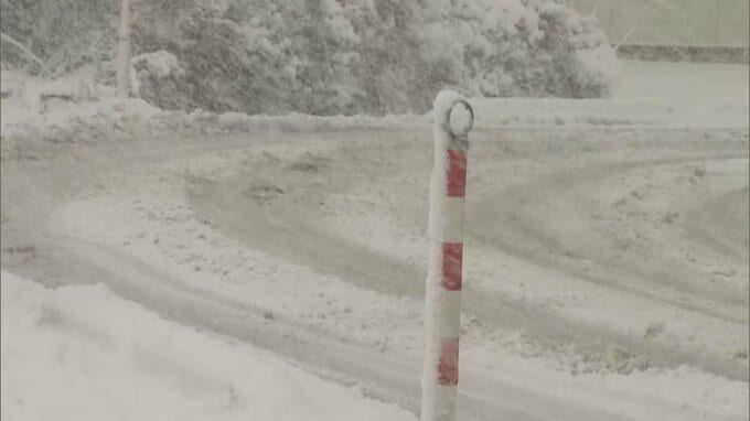 凍結した道路で軽乗用車と大型ダンプの衝突事故　軽乗用車運転の21歳の女性が大けが　青森県六戸町　|　青森のニュース│ATV NEWS│青森テレビ