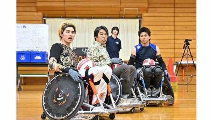 街の傾斜、競技の多様性――日曜劇場『ＧＩＦＴ』制作現場で平野俊一監督が直面した「車いす目線」というリアル 【ドラマTopics】|TBS NEWS DIG