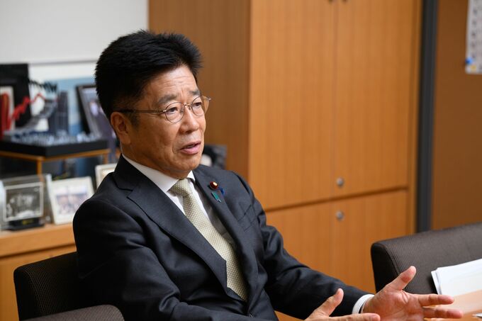 足元は一方的で急速な動き、緊張感さらに高め為替動向を注視－財務相