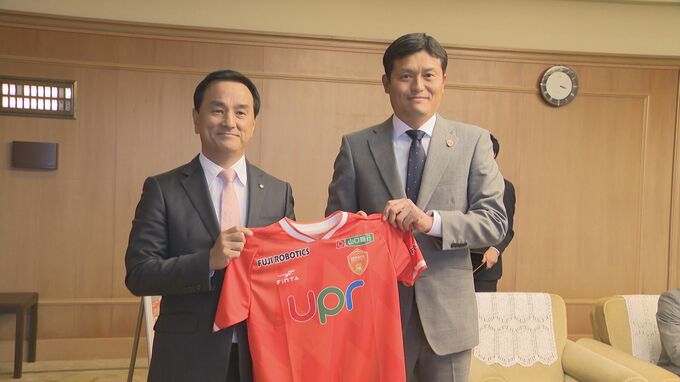 「アグレッシブなサッカーを」レノファ山口選手らが山口県知事に必勝誓う　|　山口のニュース・天気・防災｜tys NEWS｜ｔｙｓテレビ山口