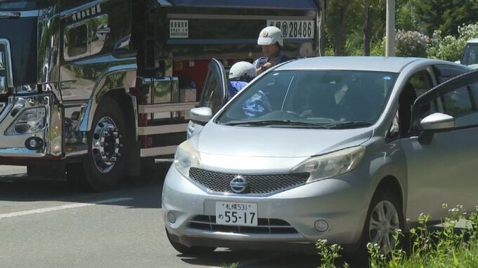 【速報】病院近くで車が高齢女性をはねる　女性は負傷し病院搬送　横断歩道がない場所を渡っていたか　北海道三笠市|TBS NEWS DIG