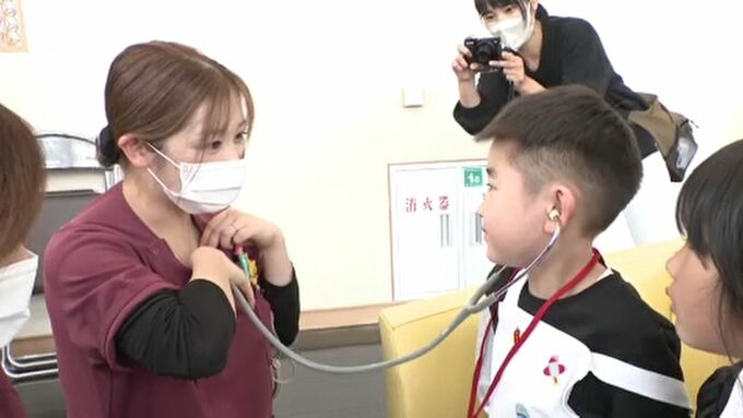 「ちびっこナース」に大変身！園児20人がプチナース看護体験　|　石川県のニュース｜MRO北陸放送
