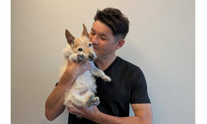【いぬ】照英さん　愛犬テン19歳8ヶ月　「気持ち良さそうにスヤスヤ」　寝姿ショットに反響　「安眠テンちゃん　どんな夢を見てるかな♥」|TBS NEWS DIG