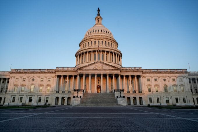 米上院民主党、共和党のつなぎ予算案阻止－政府機関閉鎖に近づく