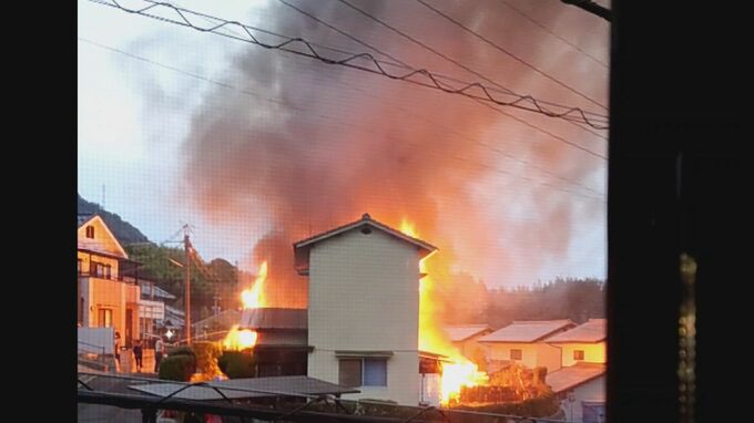 【3報】2人が心肺停止　1人と連絡取れず　広島市西区の住宅火災|TBS NEWS DIG