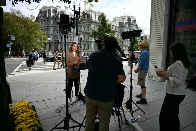 トランプ氏、なぜ報道3社の取材を制限？メディア規制どこまで可能か