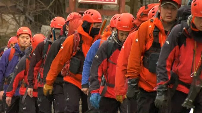 大山雪崩遭難事故　１７日も４０人体制で捜索開始　残る１人の発見急ぐ　|　BSSニュース | BSS山陰放送