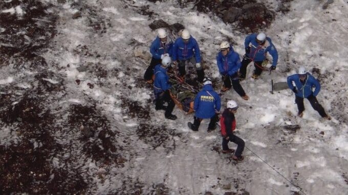 富士山　山頂火口で発見の2人遺体　東京と山梨の男性と判明　きのうは8合目では登山者が死亡　|　山梨のニュース | ＵＴＹテレビ山梨
