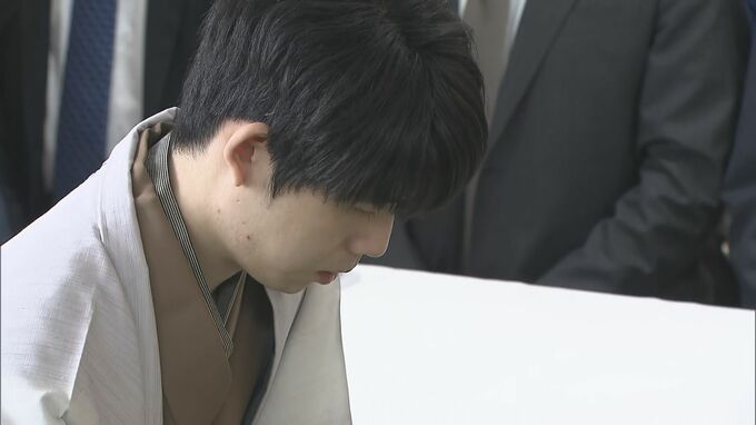 藤井聡太八冠（21） 将棋界最高峰のタイトル「名人」初防衛　豊島将之九段（34）との愛知対決を制する|TBS NEWS DIG