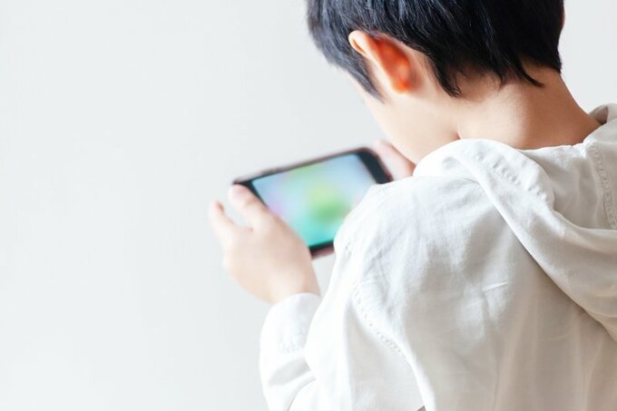 小6児童の半数近くが「視力1.0」未満… 原因はスマホだけじゃない！近視予防に“1日30分”外に出る習慣を　|　静岡のニュース | SBSNEWS | 静岡放送