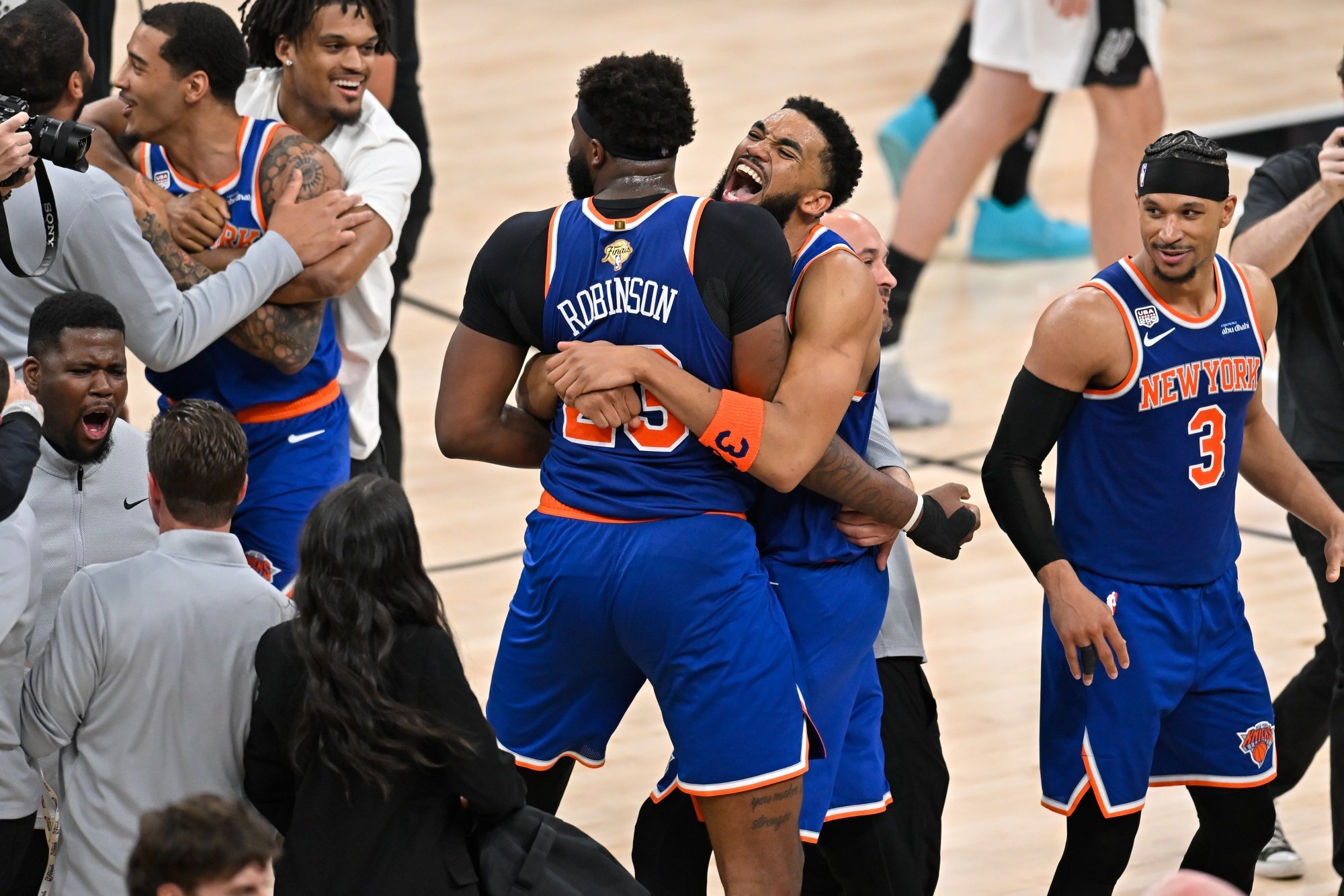 米NBA、ニックスが53年ぶり王者に－ニューヨークのファン歓喜 | TBS