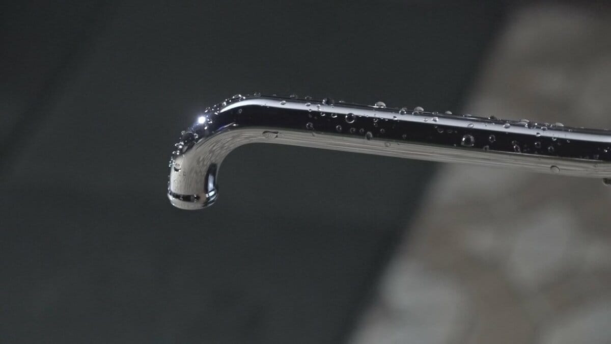 国営の水路で一時水漏れ　断水のおそれで臨時の給水所の設置　給食がとりやめになる影響も　山梨