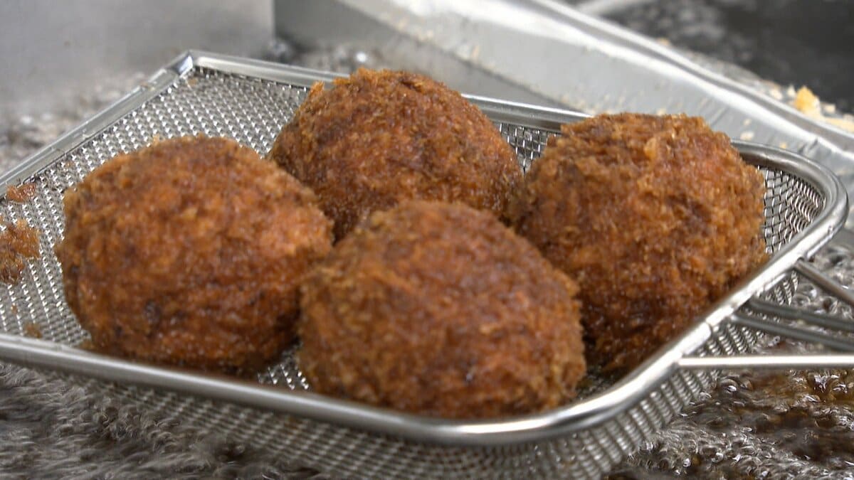 「1日5000個売れる」メンチカツも！高知大丸で「THE TIME, ＆ おめざグルメフェスタ」開幕