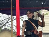 「雨が降っているけどさすけねぇか？」綾瀬はるかさん会津弁であいさつ　今年も藩公行列参加で笑顔　会津まつり　福島|TBS NEWS DIG