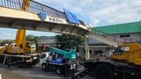 歩道橋に衝突…大型トラックの荷台に載っていた重機 壊れた歩道橋を撤去 国道18号はおよそ5時間にわたり通行止めに 長野・東御市 | SBC NEWS | 長野のニュース | SBC信越放送