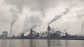 日本製鉄九州製鉄所大分地区の工場　溶鋼鍋内から人骨のようなもの発見　行方不明の30代男性社員か　警察が捜査|TBS NEWS DIG