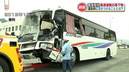 ドラレコ映像】高速道路でトラックが白煙を上げスピン!! 落下物事故 ドラレコ映像】高速道路でトラックが白煙を上げスピン!! 落下物事故