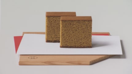 可愛すぎる！「福砂屋400周年記念商品」コウモリの皿・ハンカチ