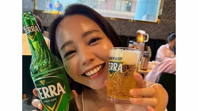 【 堀北真希さん妹・NANAMI 】　「なんで、この季節はビールがこんなに美味しいのか」　韓国で人気ビールを満面の笑顔で堪能|TBS NEWS DIG