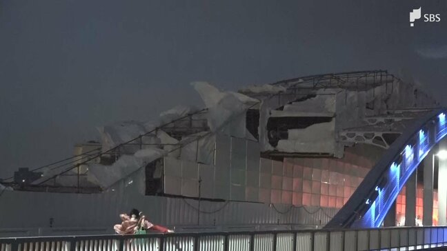 【動画あり】「塗装工事現場のビニールシートが飛ばされそうで危ない」強風で橋の塗装工事現場のビニールシートがはがされる=静岡・沼津市|TBS NEWS DIG