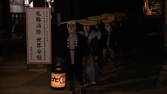 春を呼ぶはだか祭り“西大寺会陽”に向け伝統の「宝木とり」 9人の使者が無言で運ぶ【岡山】|TBS NEWS DIG