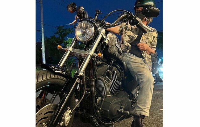 【 ヒロシ 】　愛車「ハーレーダビッドソン」とのショットに　ファン反響「ワイルド〜、カッコいい〜」「ドコドコ感最高ですね」|TBS NEWS DIG