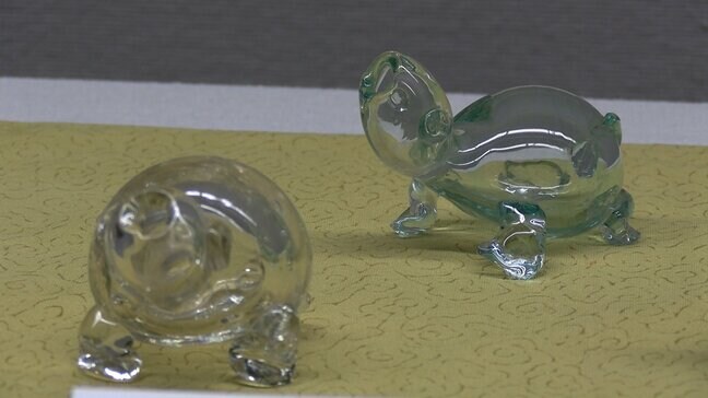 深く澄んだ青色“小谷ブルー”の魅力を　小谷眞三さんの「倉敷ガラス」展　きび美ミュージアムで5日まで【岡山】|TBS NEWS DIG