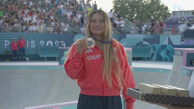 パリ五輪　スカイ･ブラウン選手(英代表･高鍋町出身)が2大会連続で銅メダル獲得　スケートボード女子パーク|TBS NEWS DIG