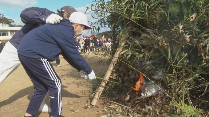 「楽しかった」「サツマイモ焼いた」小学校でどんど焼き　|　山口のニュース・天気・防災｜tys NEWS｜ｔｙｓテレビ山口