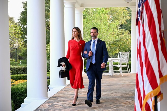 トランプ家巡り倫理上の疑問、長男夫妻の祝宴費を露オリガルヒが負担