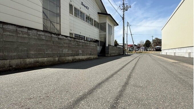 【現場画像】歩行中の高齢男性がバイクにはねられる　バイクは現場から走り去る　ひき逃げ事件として捜査（山形・米沢市）　|　山形のニュース│TUYテレビユー山形