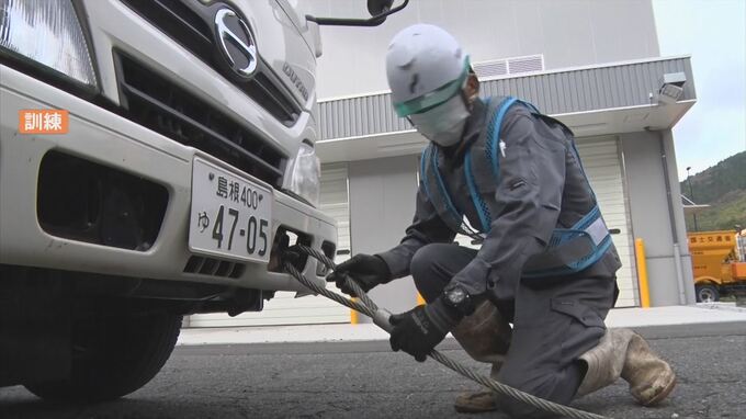 大雪で放置された車　除雪基地でシーズン前に移動訓練　|　BSSニュース | BSS山陰放送