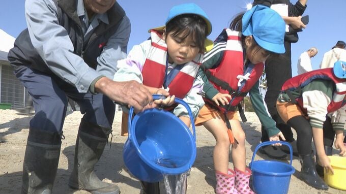 園児がキジハタの稚魚を放流「楽しかった！大きくなってほしい」自然や命を大切にする感性を育んで|TBS NEWS DIG