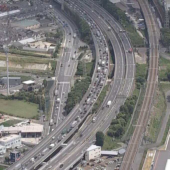 【お盆の渋滞】名神22km 山陽道21km 新名神21km 3連休の高速道路は帰省と行楽地へ向かう車列|TBS NEWS DIG