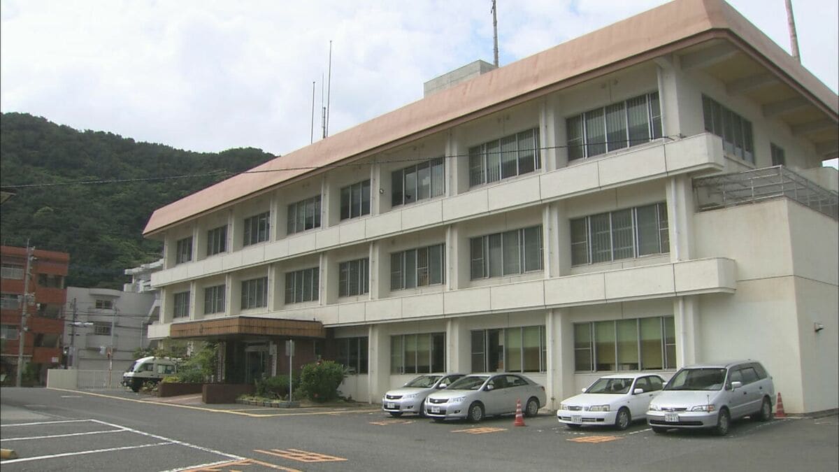 警察官の前で腹を蹴る　奄美市の43歳の男逮捕　鹿児島