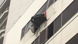 立体駐車場の壁を突き破った乗用車 71歳男性と妻は自力で脱出しけがなし 2時間後に屋内に車体を引き入れる | 沖縄のニュース|RBC 琉球放送