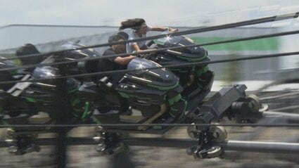 最高時速73km、急上昇など バイク型の新コースター「ZOKKON」お披露目