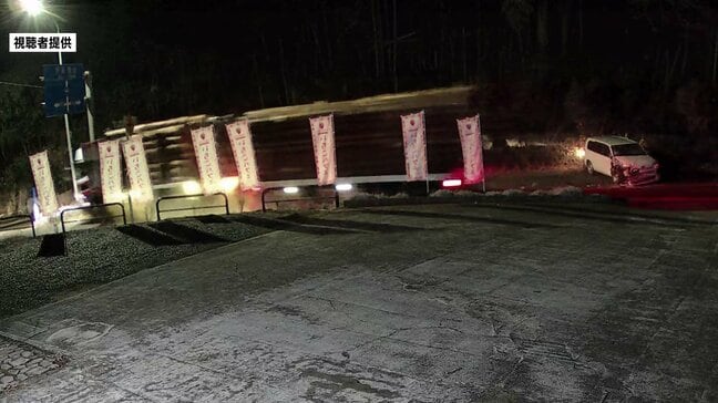 【防犯カメラ映像】衝突の瞬間、ブレーキ音響き…木材積んだ大型トラックの対向車が前方大破 トラック運転手が病院搬送 熊本県菊陽町・国道443号|TBS NEWS DIG