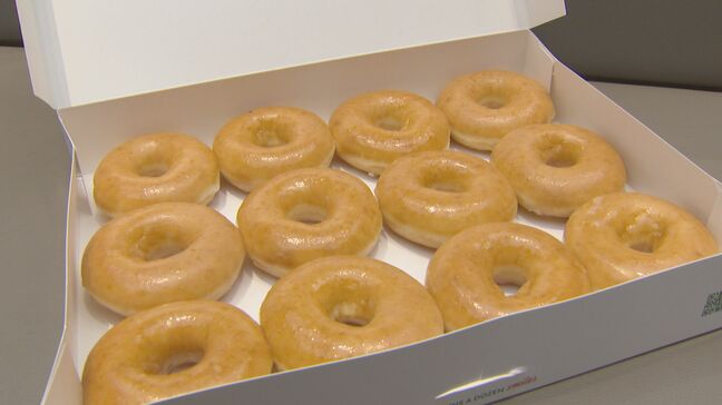 「こんなにたくさん？すご！すご！すご！びっくりしたー」”クリスピー　クリームドーナツ”１２個入りセットを無料で配布　福岡市天神に復活開業をＰＲ|TBS NEWS DIG