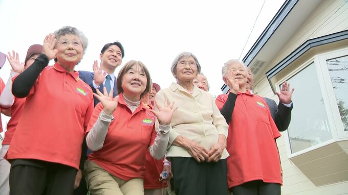 ペタンク仲間と楽しむ伍樓えわさん