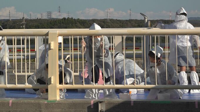 「いつもありがとう」志賀小の児童が 利用する橋のペンキ塗りを体験　|　石川県のニュース｜MRO北陸放送