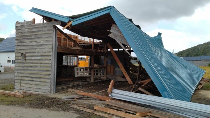 北海道北竜町で“突風”発生　空き家全壊、物置の屋根吹き飛ぶ、畑の作物倒れるなどの被害　札幌管区気象台が職員を派遣して現地調査|TBS NEWS DIG
