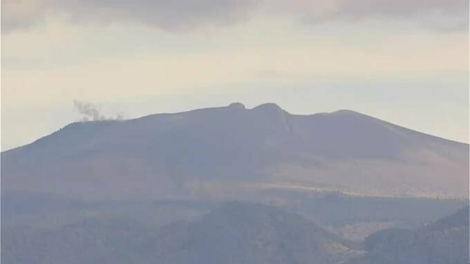 新燃岳の噴火警戒レベル1→2引き上げの可能性　火山性地震24時間で79回　現地調査も「特段の変化認められず」|TBS NEWS DIG